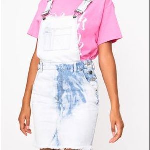 PrettyLittleThing™️ bleach wash denim dungaree